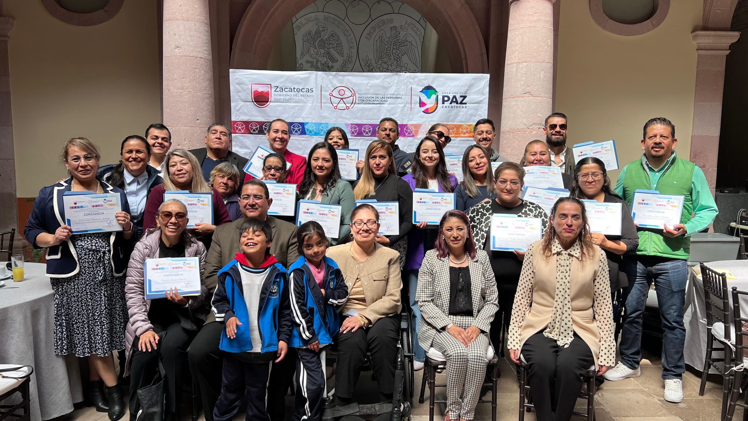 Entrega de constancias del Curso-taller en sistema Braille